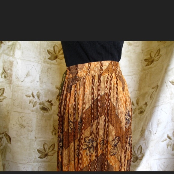1990s Boho Style Pleated Broom Skirt, gold, browns, One Size - Picture 2 of 4